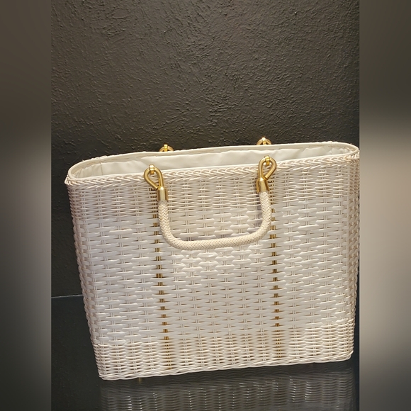 Vintage 60s Large White Woven 2 Handled Tote - Picture 4 of 11